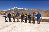 صعود کارکنان دانشگاه یاسوج به ارتفاعات کوه دنا