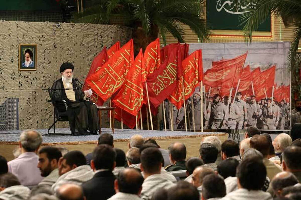 ببینید | بیانات رهبر انقلاب در دیدار هزاران نفر از طلایه‌داران و فعالان حوزه‌های مختلف دفاع مقدس